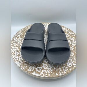 Oofos  Sandal Womens 8 Gray Slide Comfort Cushioned Ooahh Sport Foam Open Toe